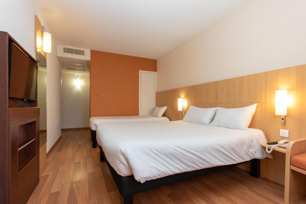 Ibis Rochefort Exterior photo